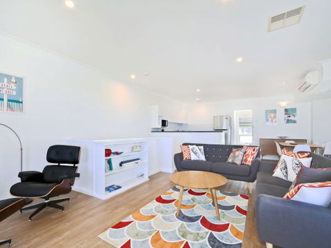 Century 21 SouthCoast: Moana Blue - Sunshine Coast Guide 15