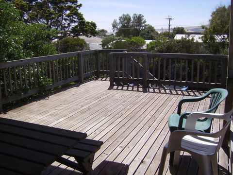 Century 21 SouthCoast: Moana Blue - Sunshine Coast Guide 17