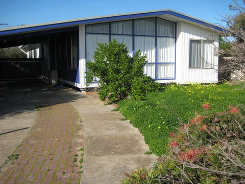 Century 21 SouthCoast: Moana Blue - Sunshine Coast Guide 20