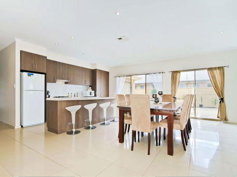 Century 21 SouthCoast: Moana Blue - Sunshine Coast Guide 28