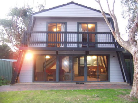 Century 21 SouthCoast: Moana Blue - Sunshine Coast Guide 38
