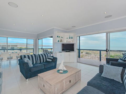 Century 21 SouthCoast: Moana Blue - Sunshine Coast Guide 43