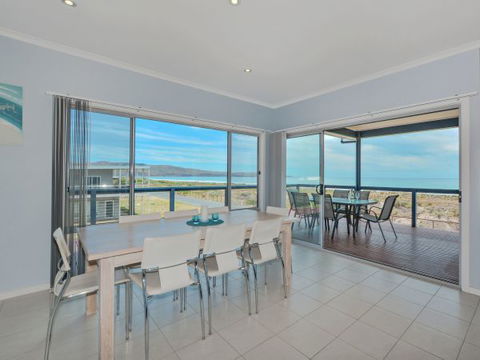 Century 21 SouthCoast: Moana Blue - Sunshine Coast Guide 44
