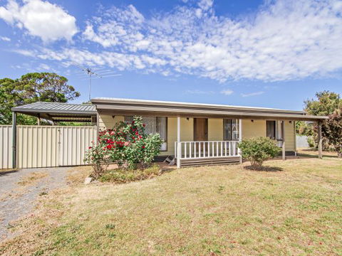 Century 21 SouthCoast: Moana Blue - Sunshine Coast Guide 50