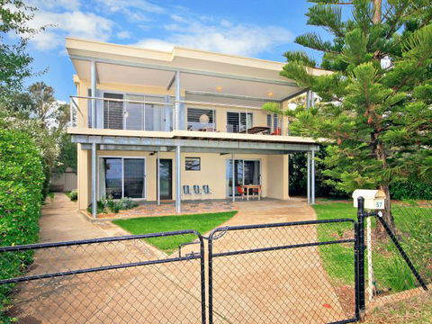 Century 21 SouthCoast: Moana Blue - Sunshine Coast Guide 71