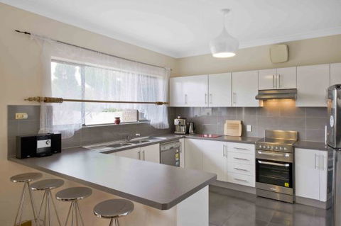 Century 21 SouthCoast: Moana Blue - Sunshine Coast Guide 77