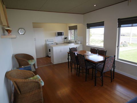 Century 21 SouthCoast: Moana Blue - Sunshine Coast Guide 81