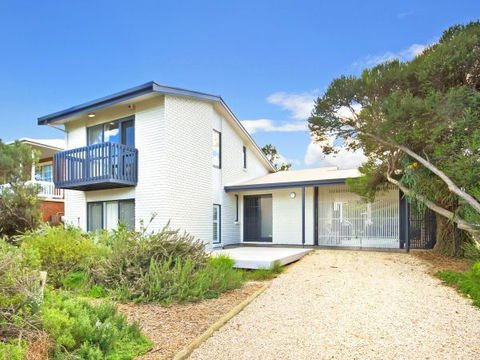 Century 21 SouthCoast: Moana Blue - Sunshine Coast Guide 84