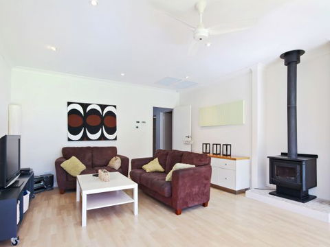Century 21 SouthCoast: Moana Blue - Sunshine Coast Guide 87