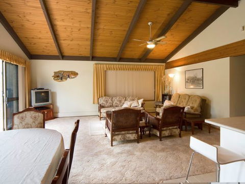 Chisholm Heights CBD Accommodation - Sunshine Coast Guide 0