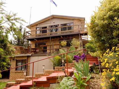 Chisholm Heights CBD Accommodation - Sunshine Coast Guide 1