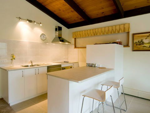 Chisholm Heights CBD Accommodation - Sunshine Coast Guide 2