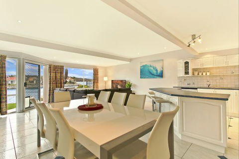 SALT Waterfront Apartment - Sunshine Coast Guide 1