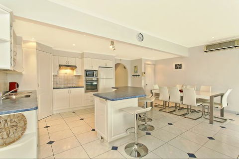 SALT Waterfront Apartment - Sunshine Coast Guide 2