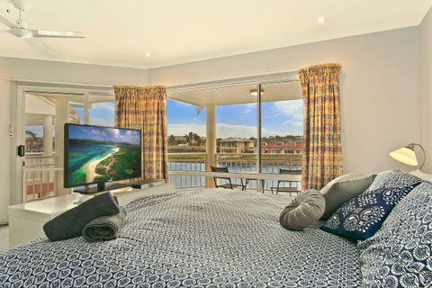 SALT Waterfront Apartment - Sunshine Coast Guide 3