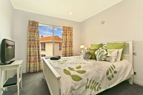 SALT Waterfront Apartment - Sunshine Coast Guide 6