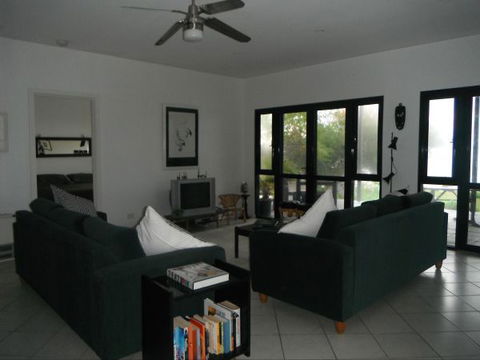 Read's Retreat - Sunshine Coast Guide 0