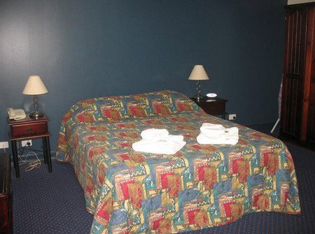 Atherton Hotel - Sunshine Coast Guide 2