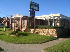 Golden Chain Murray River Motel - Sunshine Coast Guide 0