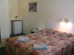 Golden Chain Murray River Motel - Sunshine Coast Guide 1