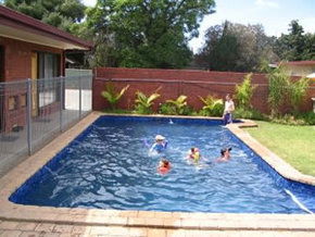 Golden Chain Murray River Motel - Sunshine Coast Guide 3