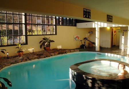 Albury Manor House Motel - Sunshine Coast Guide 1