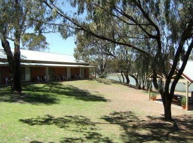 Euston Club Motel - Sunshine Coast Guide 0