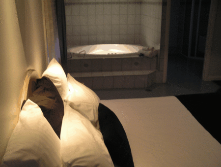 Charles Rasp Motor Inn And Cottages - Sunshine Coast Guide 1