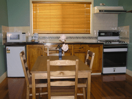 Charles Rasp Motor Inn And Cottages - Sunshine Coast Guide 4