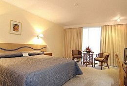 Pacific International Hotel - Sunshine Coast Guide 3