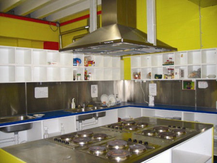 Adelaides Shakespeare Backpackers International Hostel - Sunshine Coast Guide 3