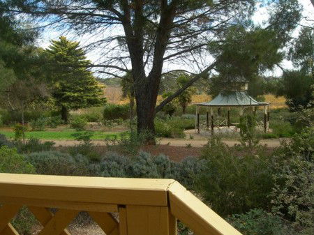 Lyndoch Hill Retreat - Sunshine Coast Guide 3