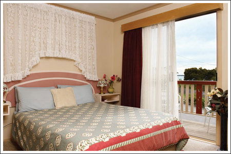 Amos House  & Swansea  Villas - Sunshine Coast Guide 2