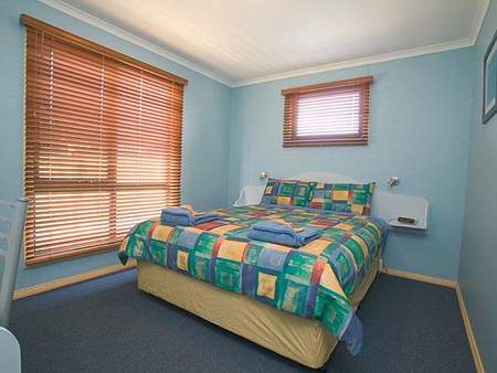 Strahan Bungalows - Sunshine Coast Guide 1