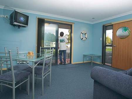 Strahan Bungalows - Sunshine Coast Guide 2