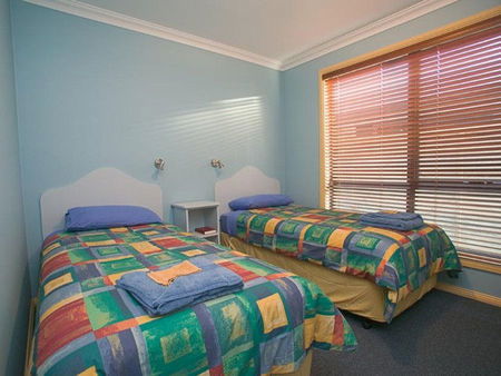 Strahan Bungalows - Sunshine Coast Guide 4
