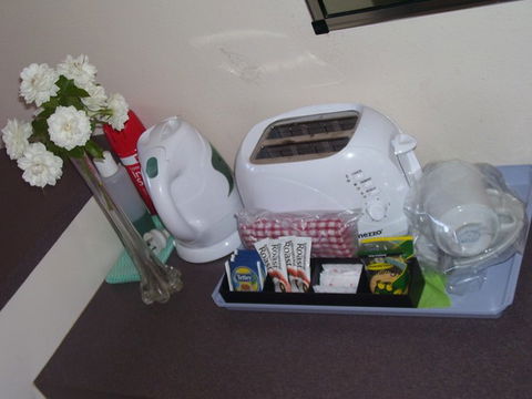 Twin City Motor Inn - Sunshine Coast Guide 0