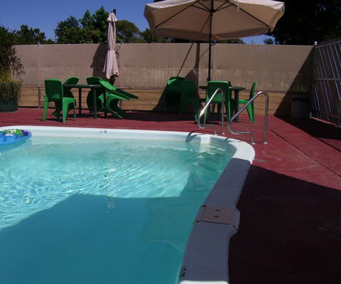 Twin City Motor Inn - Sunshine Coast Guide 1