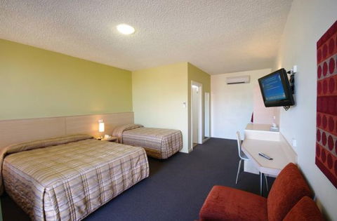 Adelaide Road Motor Lodge - Sunshine Coast Guide 0
