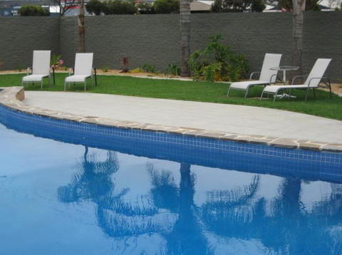 Adelaide Road Motor Lodge - Sunshine Coast Guide 2