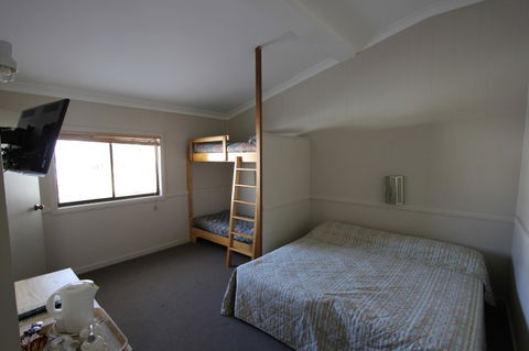 Corroboree Lodge - Sunshine Coast Guide 2