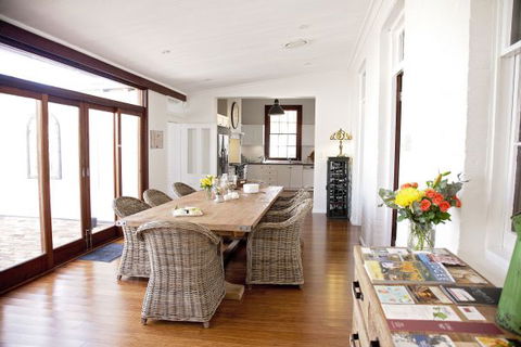 Cawarra On The Park - Sunshine Coast Guide 1