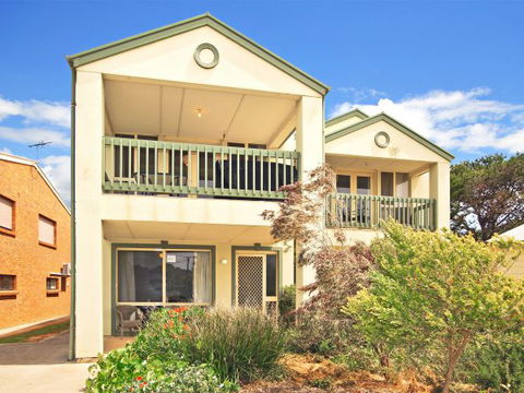 Century 21 SouthCoast: Seaborne Breeze - Sunshine Coast Guide 0