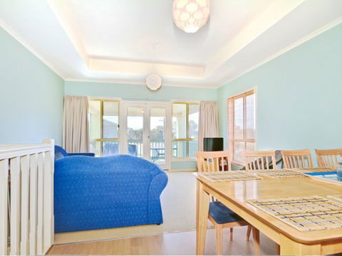 Century 21 SouthCoast: Seaborne Breeze - Sunshine Coast Guide 3