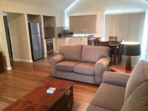High Peaks Cottages - Sunshine Coast Guide 4