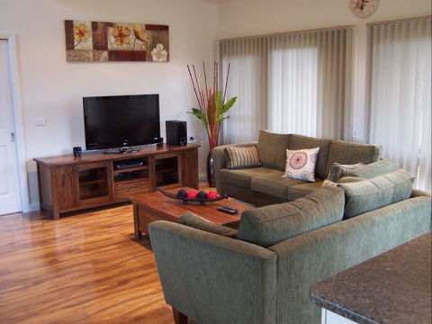 High Peaks Cottages - Sunshine Coast Guide 5