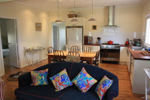 Rabbiter's Hut - Sunshine Coast Guide 2