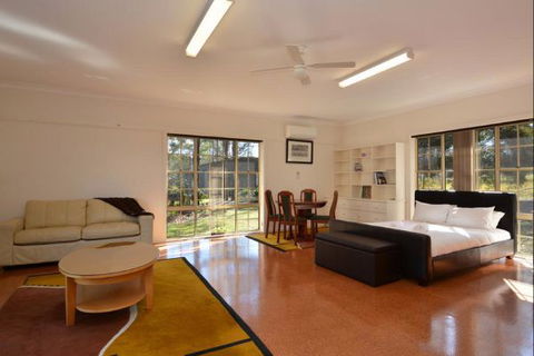 Abelia House - Sunshine Coast Guide 1