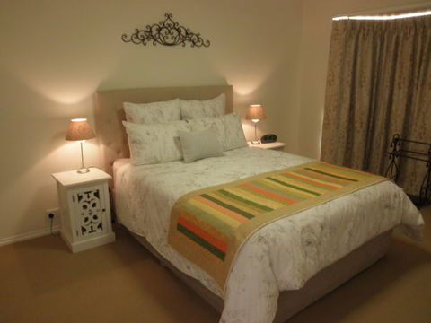 C&C's Bed And Breakfast - Sunshine Coast Guide 2