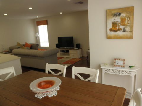 C&C's Bed And Breakfast - Sunshine Coast Guide 8